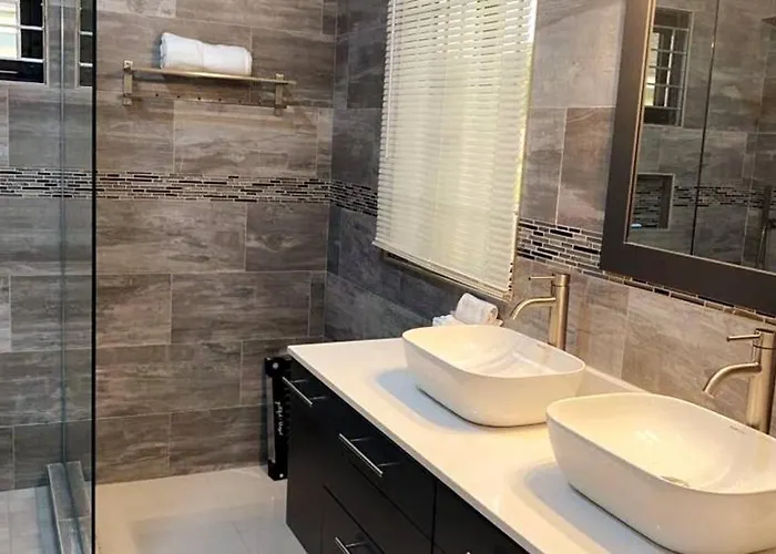 Сasa de vacaciones Luxurious Royale- 5 Min Drive To *