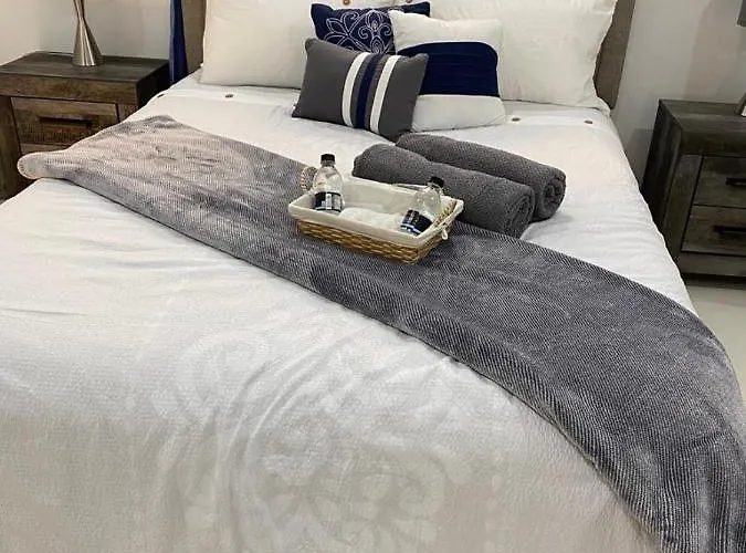 Luxurious Royale- 5 Min Drive To