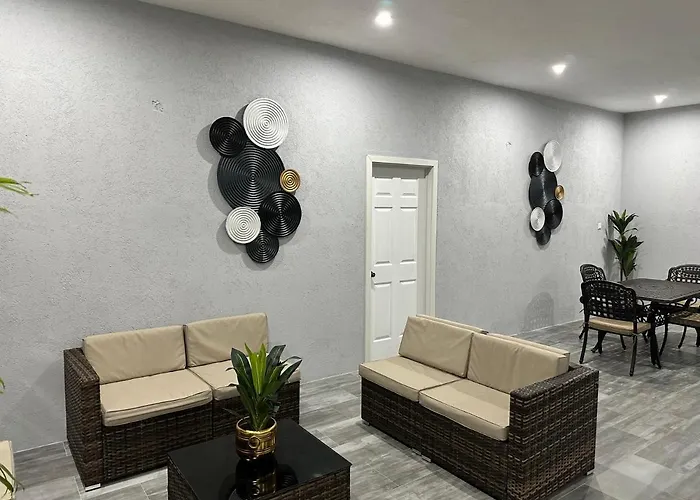 Luxurious Royale- 5 Min Drive To Сasa de vacaciones *