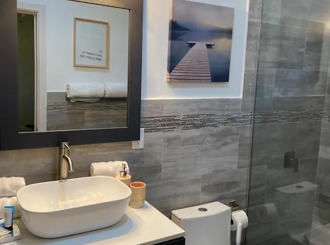 Luxurious Royale- 5 Min Drive To