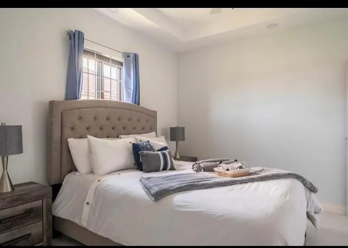 Сasa de vacaciones Luxurious Royale- 5 Min Drive To