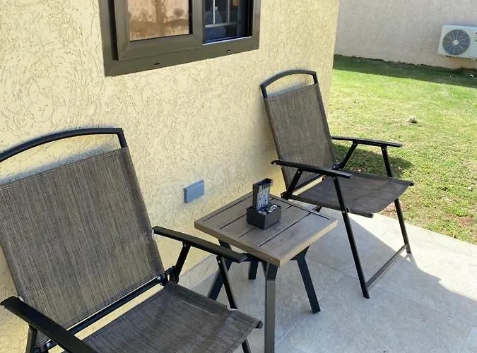 Luxurious Royale- 5 Min Drive To *